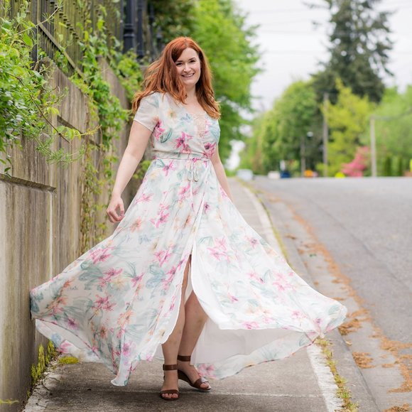 ⬇️ Yumi Kim Calypso White Floral Maxi Dress Size Medium - Picture 6 of 17